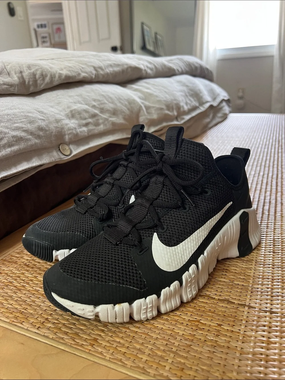 Nike Womens Black and White Athletic Sneakers